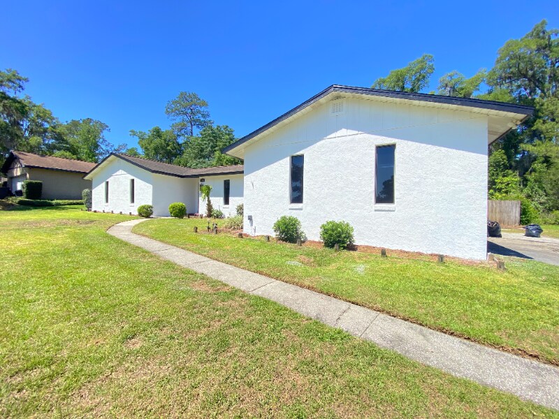 Primary Photo - 3300 SE 30th Terrace