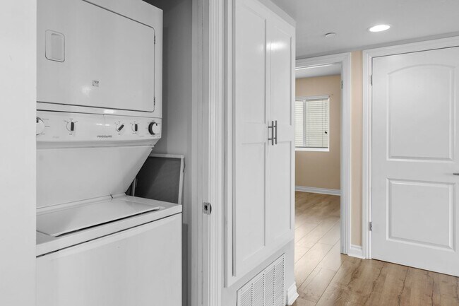 Foto del edificio - 872 N Edgemont St