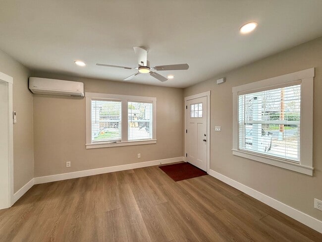 Building Photo - Fully Renovated - 1 Bed 1 Bath