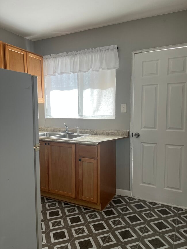 Foto del edificio - 8170 Valley View Dr