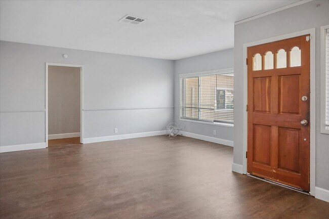 Building Photo - 12535 Ross Ave