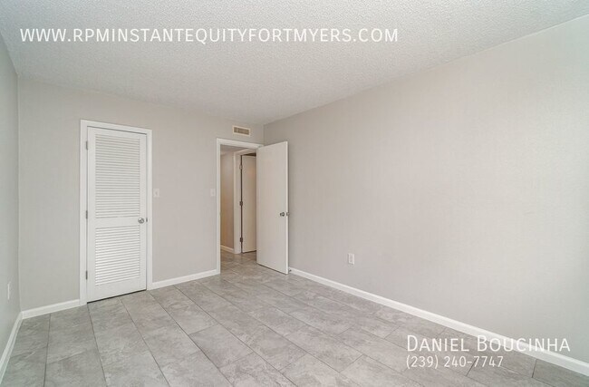 Foto del edificio - 55+ 2/2 Condo Downtown Cape Coral.