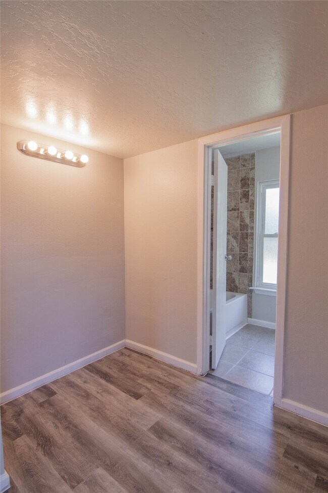 Foto del edificio - 15806 Val Verde Dr