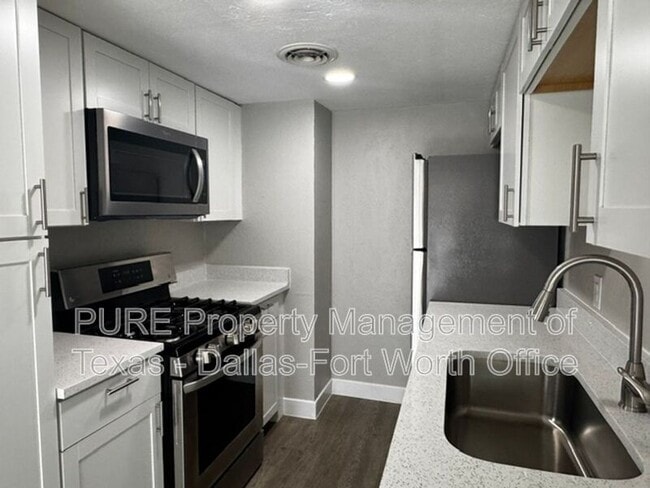 Building Photo - 15919 Stillwood St