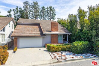 Building Photo - 10227 Autumn Leaf Cir
