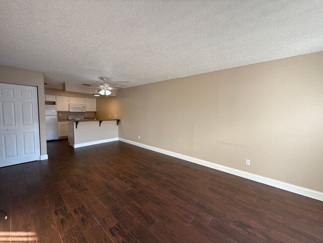 Building Photo - JCR1 - 5445