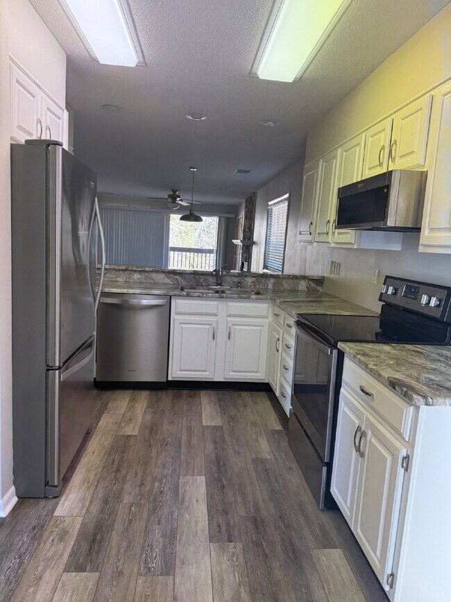 Foto del edificio - 2-Bed, 2-Bath Condo Golf course Views,  Modern Amenities in Waynesville, NC