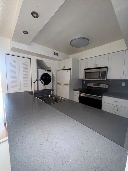 Photo - 15525 Miami Lakeway N Apartment