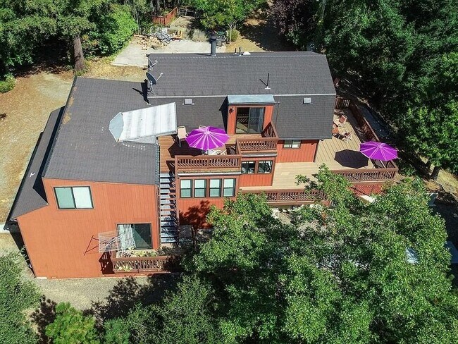 Foto del edificio - 1315 Sunset Ridge Rd