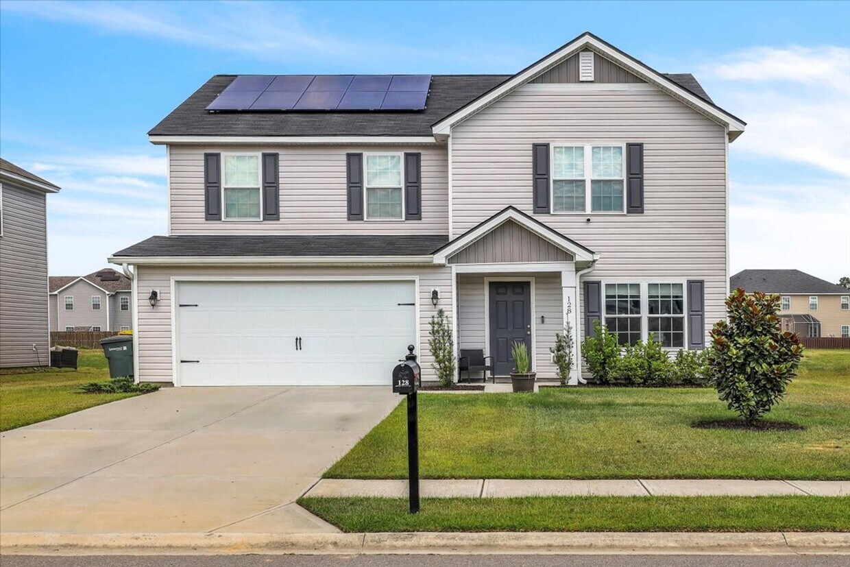 Primary Photo - Beautiful 5 Bed/3 Bath Home in Savannah Hi...