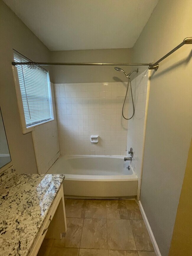 Building Photo - Large 1246 SQ FT 1 bed condo off Carmel Rd