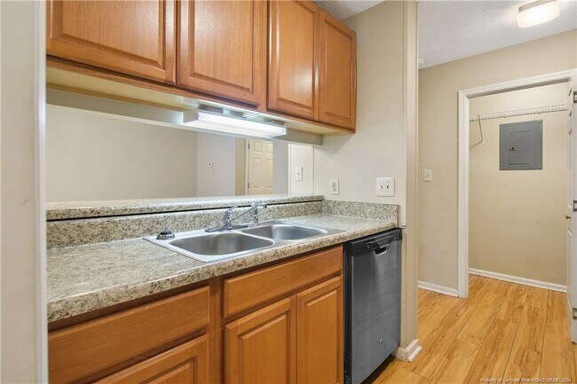 Building Photo - 283 Waterdown Dr