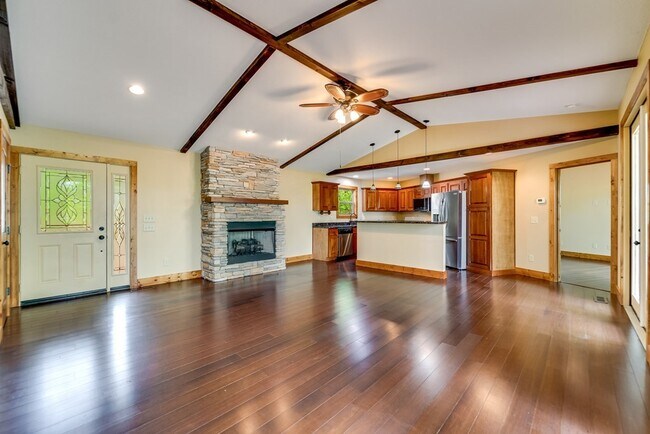 Foto del edificio - 651 Chalk Hill Rd