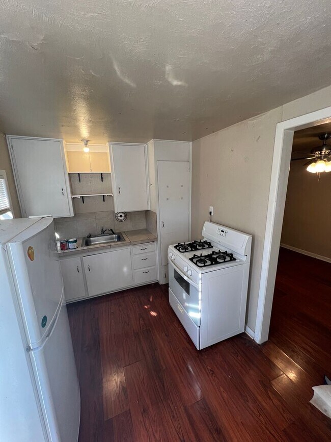 Foto del edificio - 1 Bedroom Back House - Utilities Included!