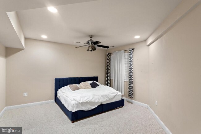 Building Photo - 8000 Mirador Pl