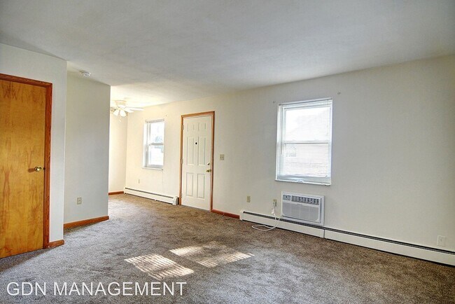 Foto del edificio - 703-707 Mertland Ave