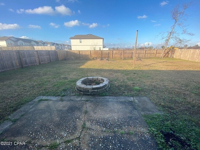 Building Photo - 610 E Pine Forest Dr