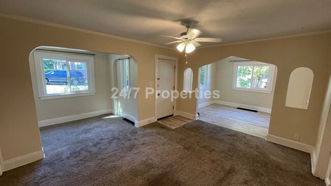 Foto del edificio - Nostalgic 2 BD | 2 BA House w/ Large Backy...