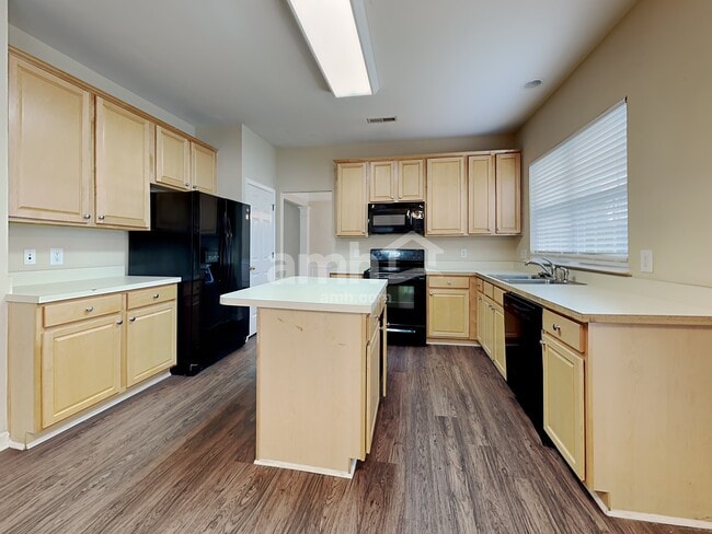 Building Photo - 4388 Kelso Dr