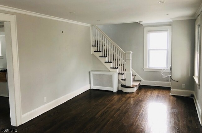 Building Photo - 11 Van Dyke Pl