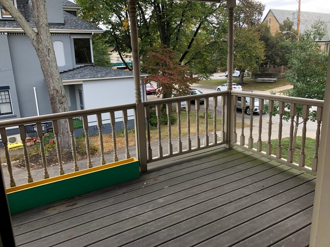Deck - 255 College Ave