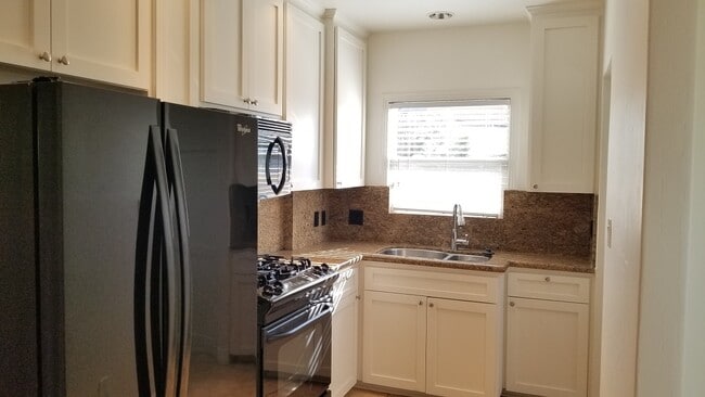Kitchen - 514 Avenue C