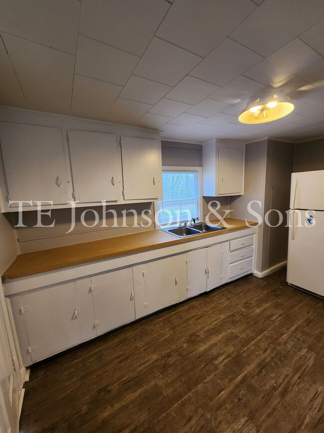 Building Photo - Cozy 1 Bedroom Home in Winston Salem