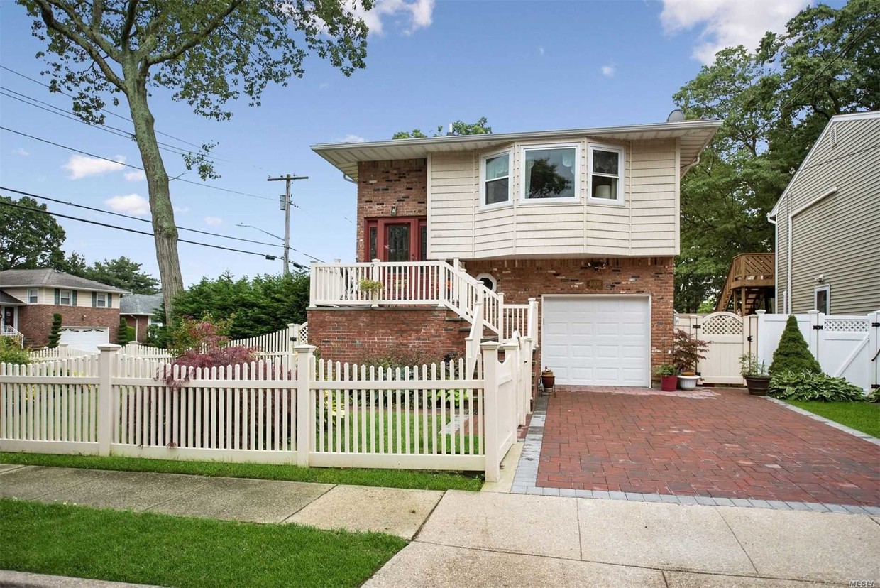 Primary Photo - 4006 New York Ave