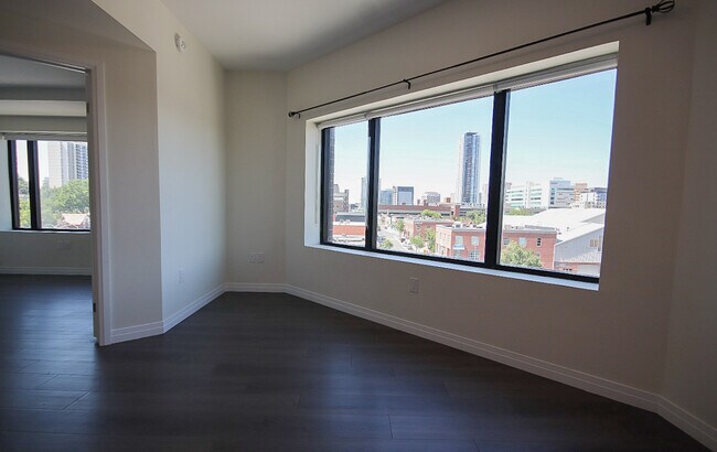 Photo du bâtiment - Large One-Bedroom Unit In Kitchener