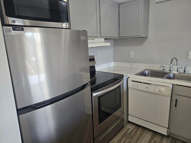Foto del edificio - 308 Miracle Strip Pkwy SW