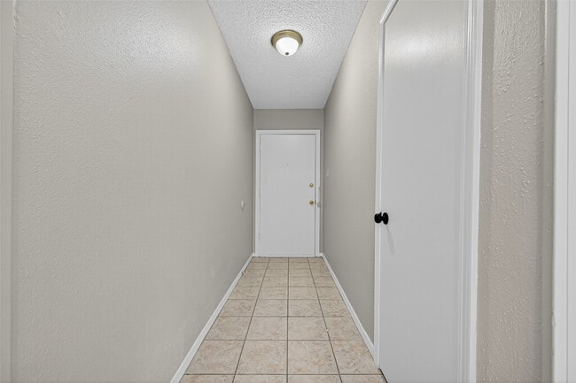 Building Photo - 7230 Oak Village Dr