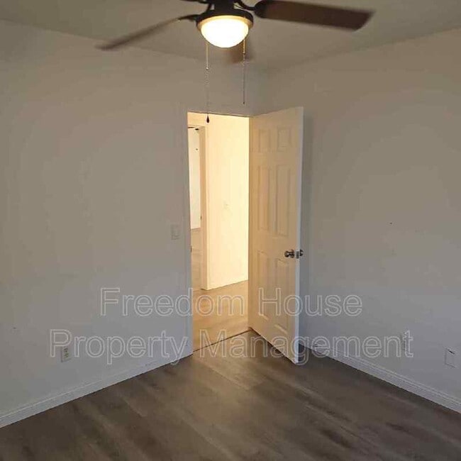 Building Photo - 1640 Pershing Ave