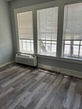 Building Photo - 730 N Westmoreland Dr