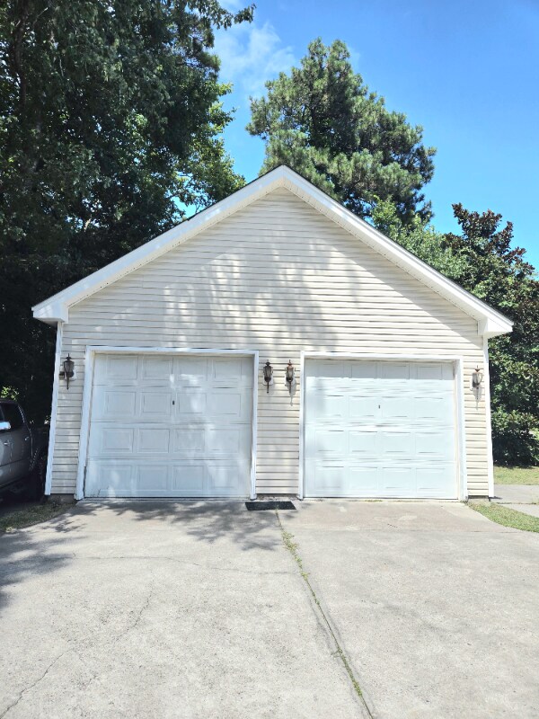 Building Photo - 1927 Dick Pond Rd