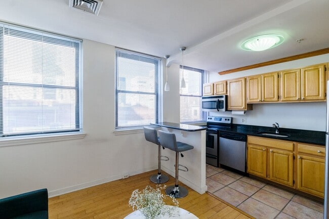 Building Photo - One Bed Chestnut View Condo