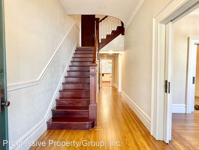 Foto del edificio - 5 br, 2.5 bath House - 1111 Stanyan St