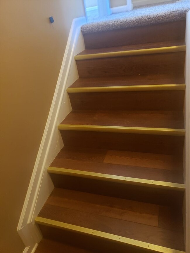Building Photo - Newly renovated 3 bedroom Townhome in University area