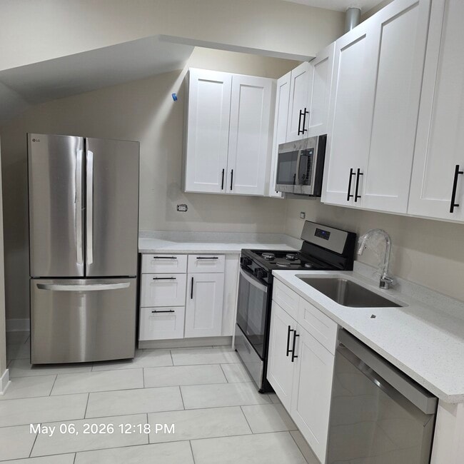 Building Photo - 2637 W Winona St