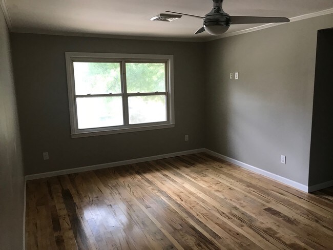 Photo - 531 S Hawthorne Rd Apartments