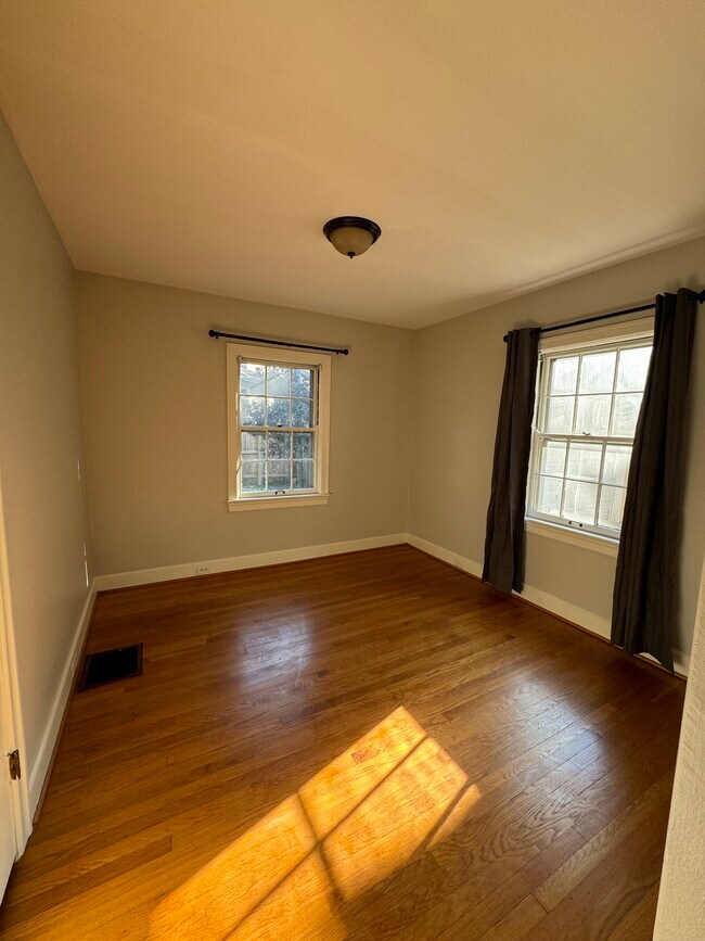 Building Photo - 110 Barberry Ln