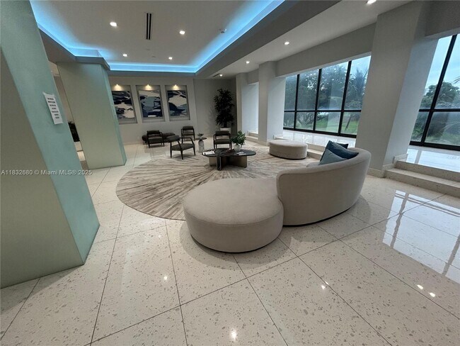 Foto del edificio - 20335 W Country Club Dr