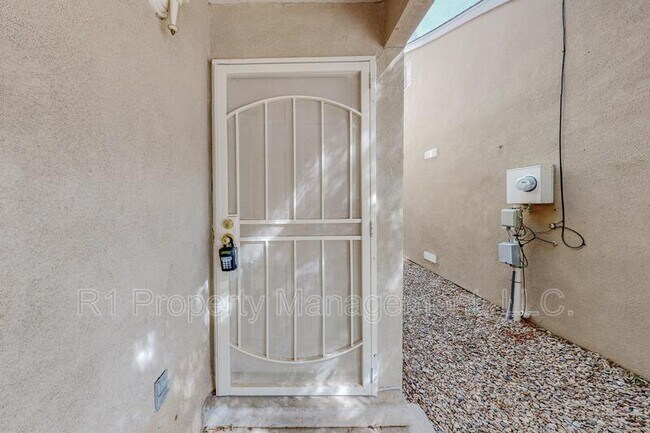 Foto del edificio - 10728 Hatch Dr NW