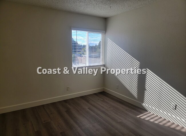 Building Photo - Parkside Manor - 1115 Parkside Street, Sal...