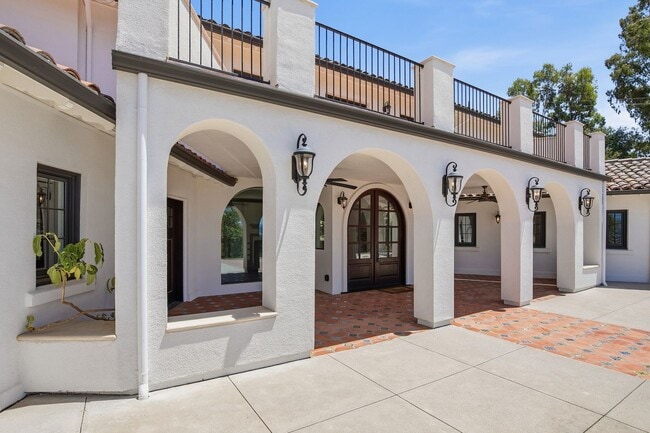 Foto del edificio - 16010 Carey Ln