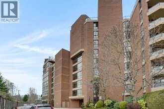 Building Photo - 1490 Pennyfarthing Dr
