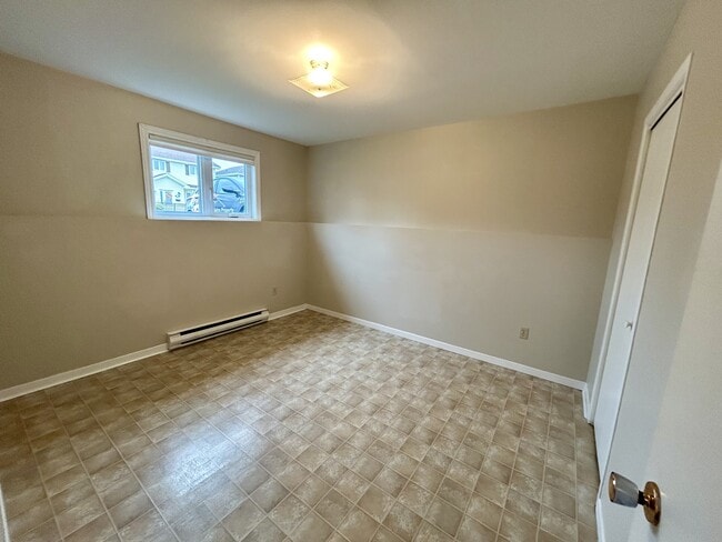 Building Photo - 8 Abbey Ln