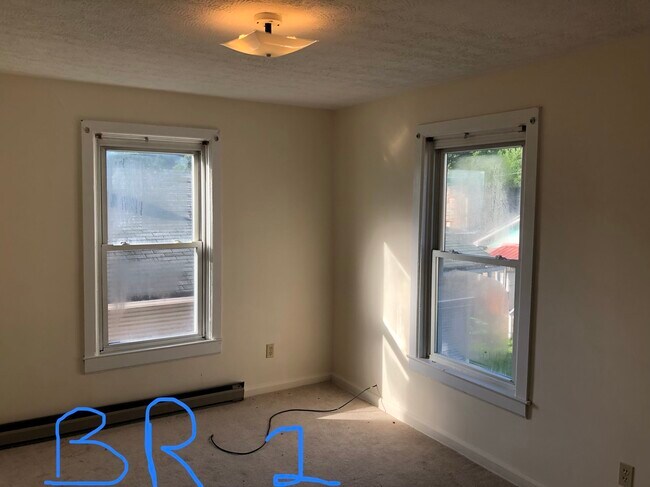 Bedroom - 137 Kanawha Ave