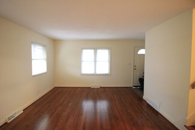 Foto del edificio - Olathe Duplex w/ Wood Floors, Finished Basement, and a Fenced Yard!