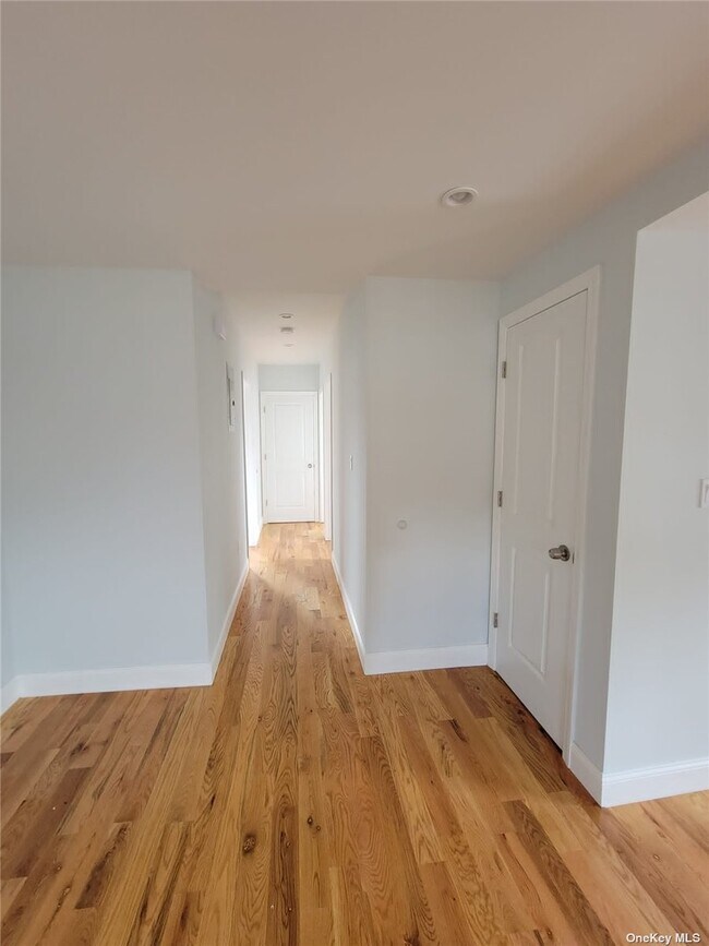 Building Photo - 194-08 119th Ave