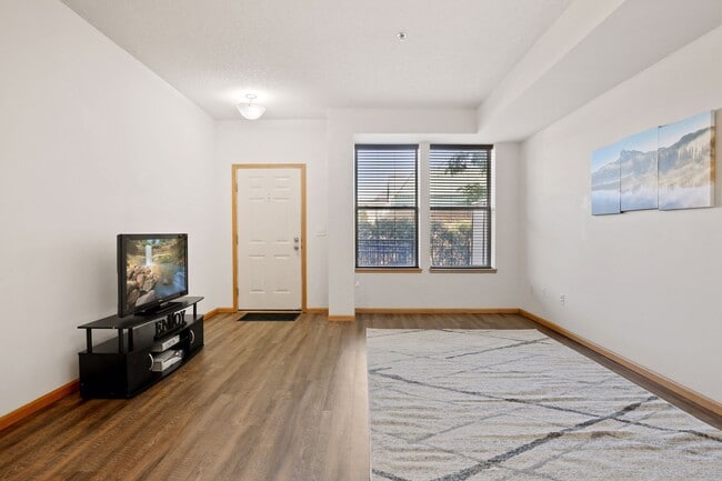 Building Photo - 150 E Burnsville Pkwy